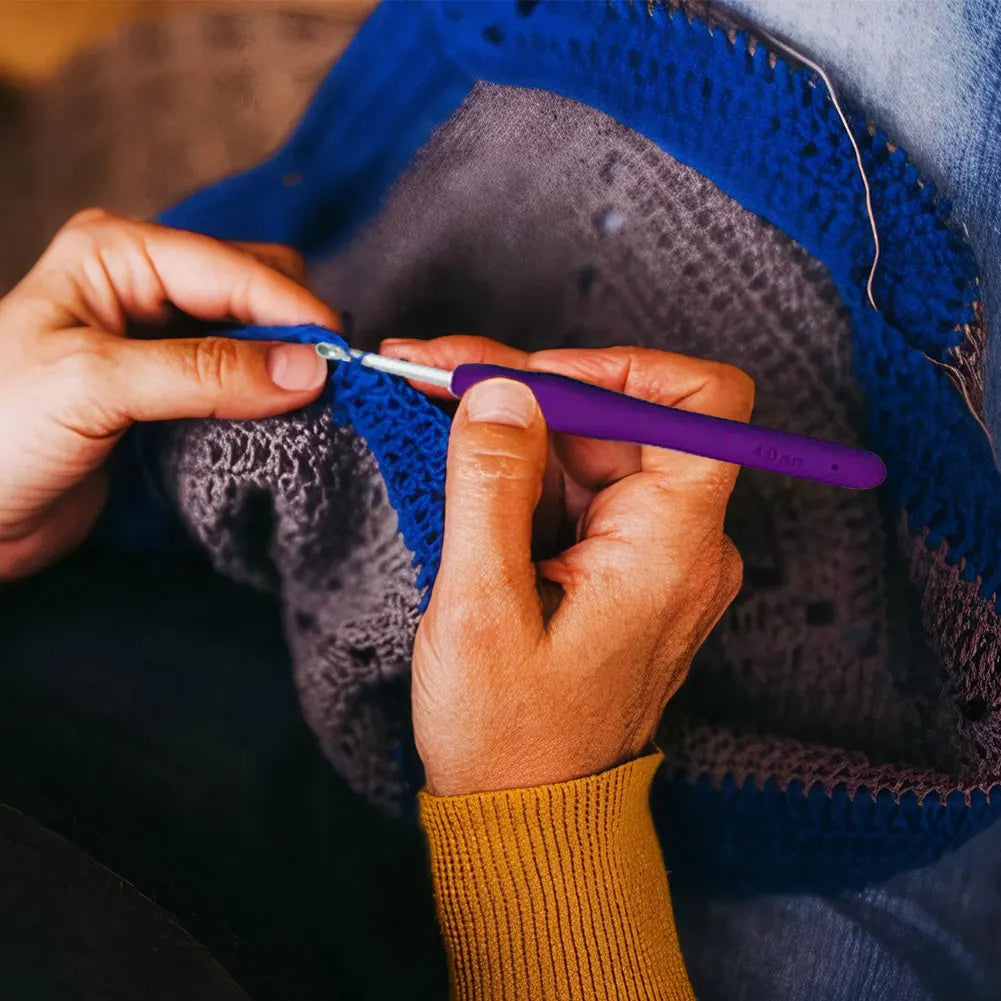Crochet Hooks Kits Yarn Knitting Needles with Case Colorful Crochet Hooks Kit Ergonomic Handle Crochet Knitting Needles