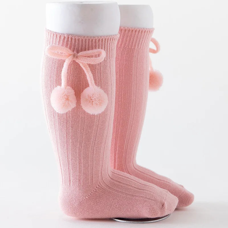 Medias Altas de Cereza para Niñas | Estilo Británico | 0-4 Años