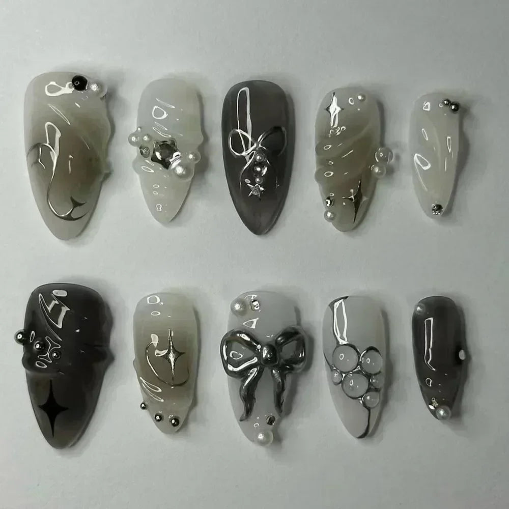Uñas Postizas Y2K Almendra 24pcs | Lazo Plateado con Diamante | Press On Negras 💅 - Firu Total Sales