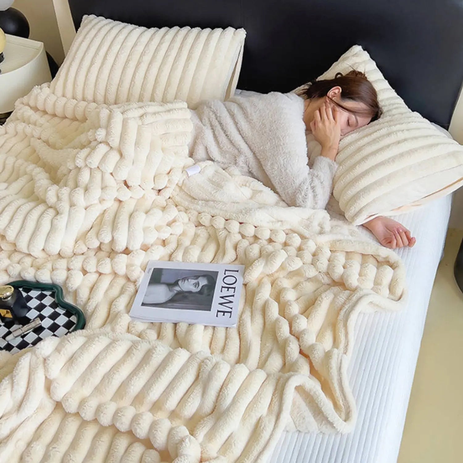 ROSEKIND Blankets 3 Size for Bed, 300GSM Soft & Warm Fleece Blanket, This stylish throw blanket for All Season