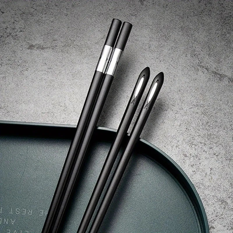 Nordic-Style Alloy Chopsticks  Set - Non-Slip Heat-Resistant Utensils for Individual Servings, Dishwasher Safe (Gold/Black