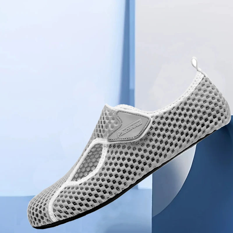 Unisex outdoor water shoes Comfortable quick drying beach socks Barefoot shoes Men women Swimming sneakers Yoga casual shoes