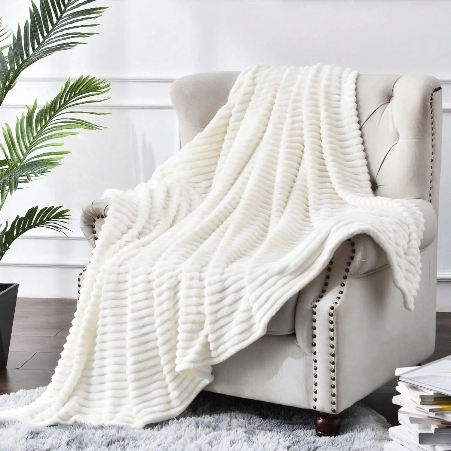 ROSEKIND Blankets 3 Size for Bed, 300GSM Soft & Warm Fleece Blanket, This stylish throw blanket for All Season