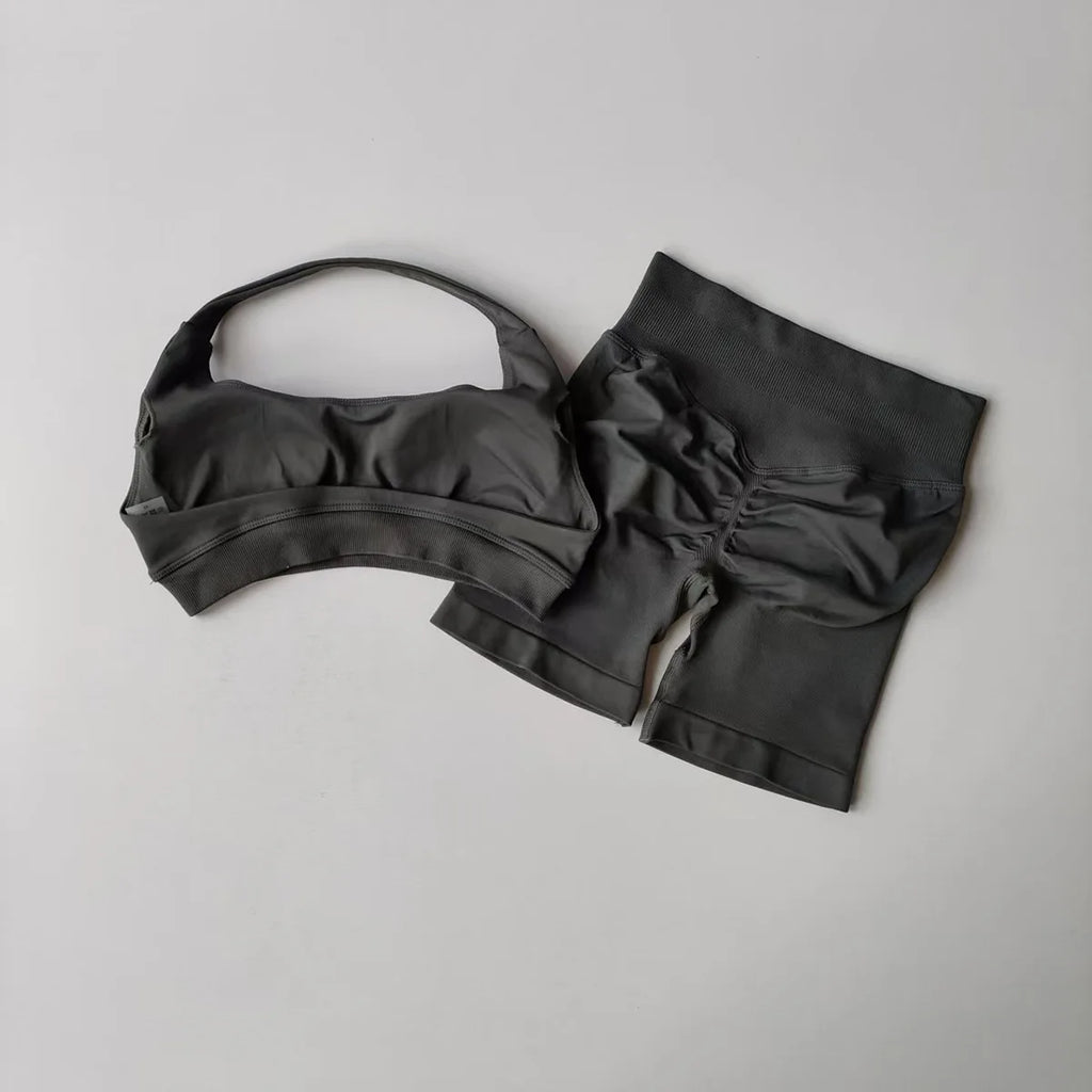 2 Pieces Yoga Suit for Women Seamless Fitness Gym Clothes Halter Sports Bra Matching Impact Shorts Workout Sets Gym Outfit