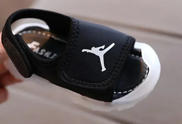2025 Fashion New Brands LED Lighted Baby Casual Shoes Glowing Cute Infant Tennis Glowing Leisure Toddlers Girls Boys Sandals