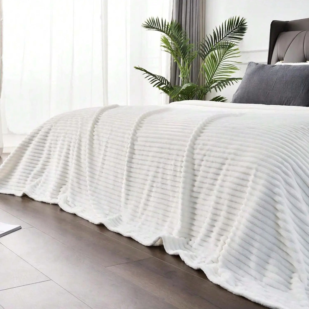 ROSEKIND Blankets 3 Size for Bed, 300GSM Soft & Warm Fleece Blanket, This stylish throw blanket for All Season
