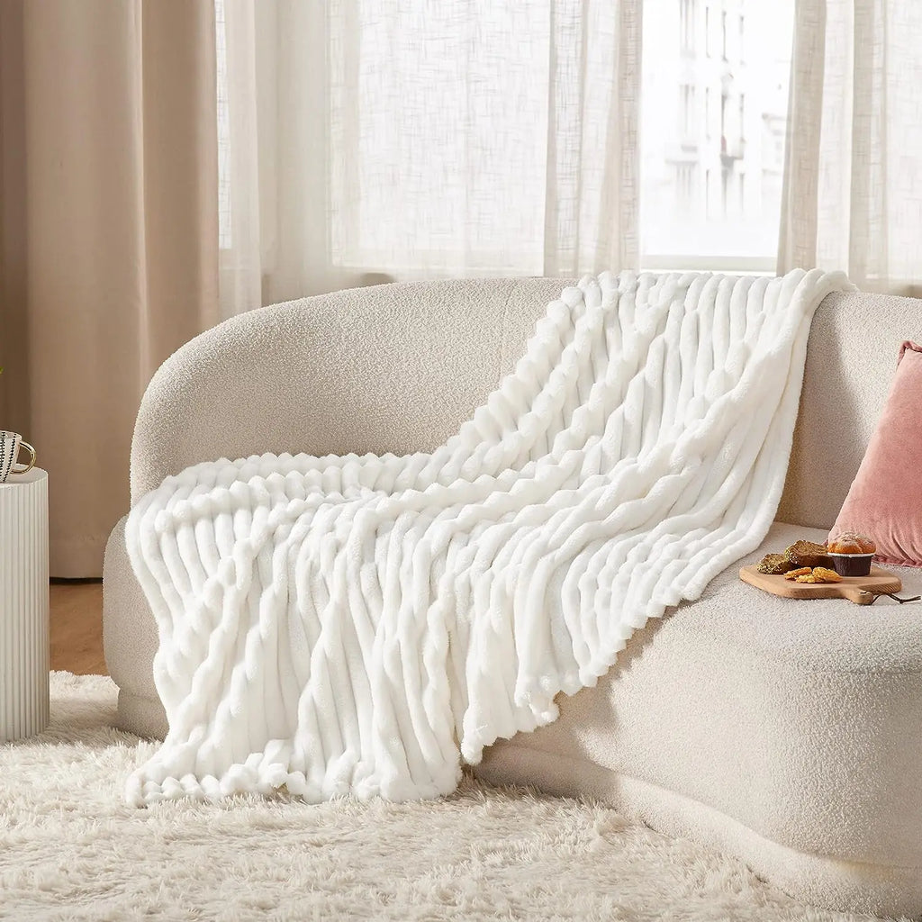 ROSEKIND Blankets 3 Size for Bed, 300GSM Soft & Warm Fleece Blanket, This stylish throw blanket for All Season