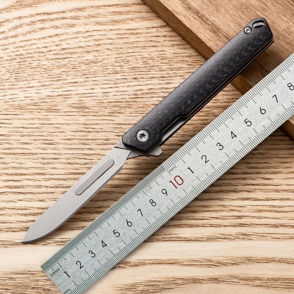 Small Folding Scalpel Knife Carbon Fibre Handle Utility Knives With Clip Compact Keychain Boxcutter Replaceable Blades