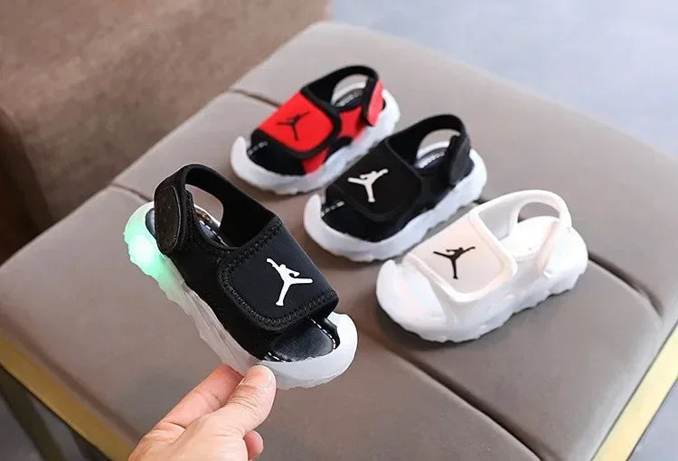 2025 Fashion New Brands LED Lighted Baby Casual Shoes Glowing Cute Infant Tennis Glowing Leisure Toddlers Girls Boys Sandals