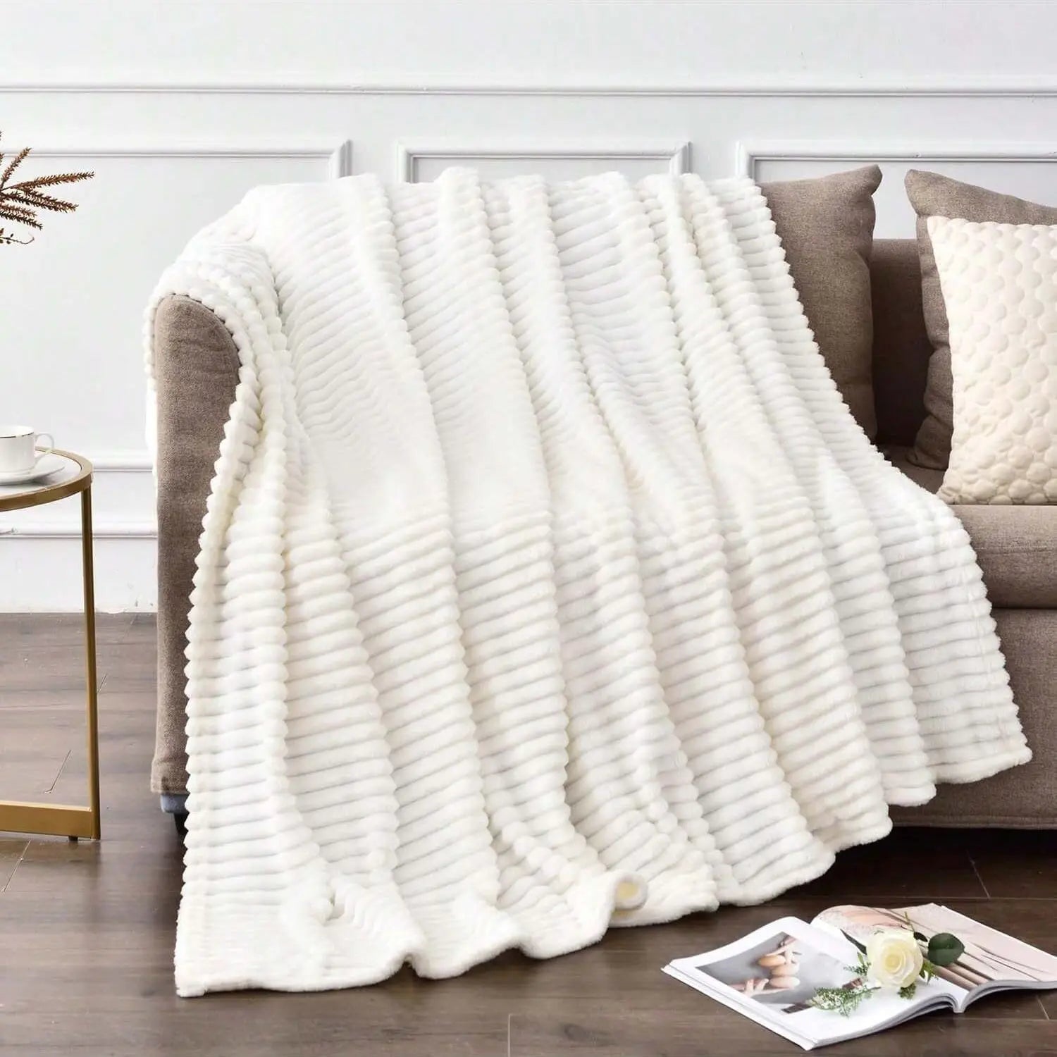 ROSEKIND Blankets 3 Size for Bed, 300GSM Soft & Warm Fleece Blanket, This stylish throw blanket for All Season