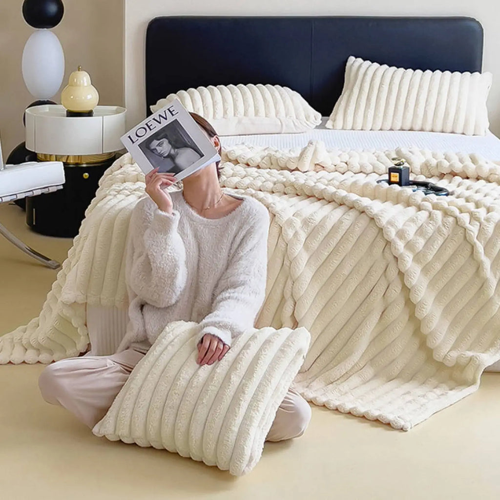 ROSEKIND Blankets 3 Size for Bed, 300GSM Soft & Warm Fleece Blanket, This stylish throw blanket for All Season