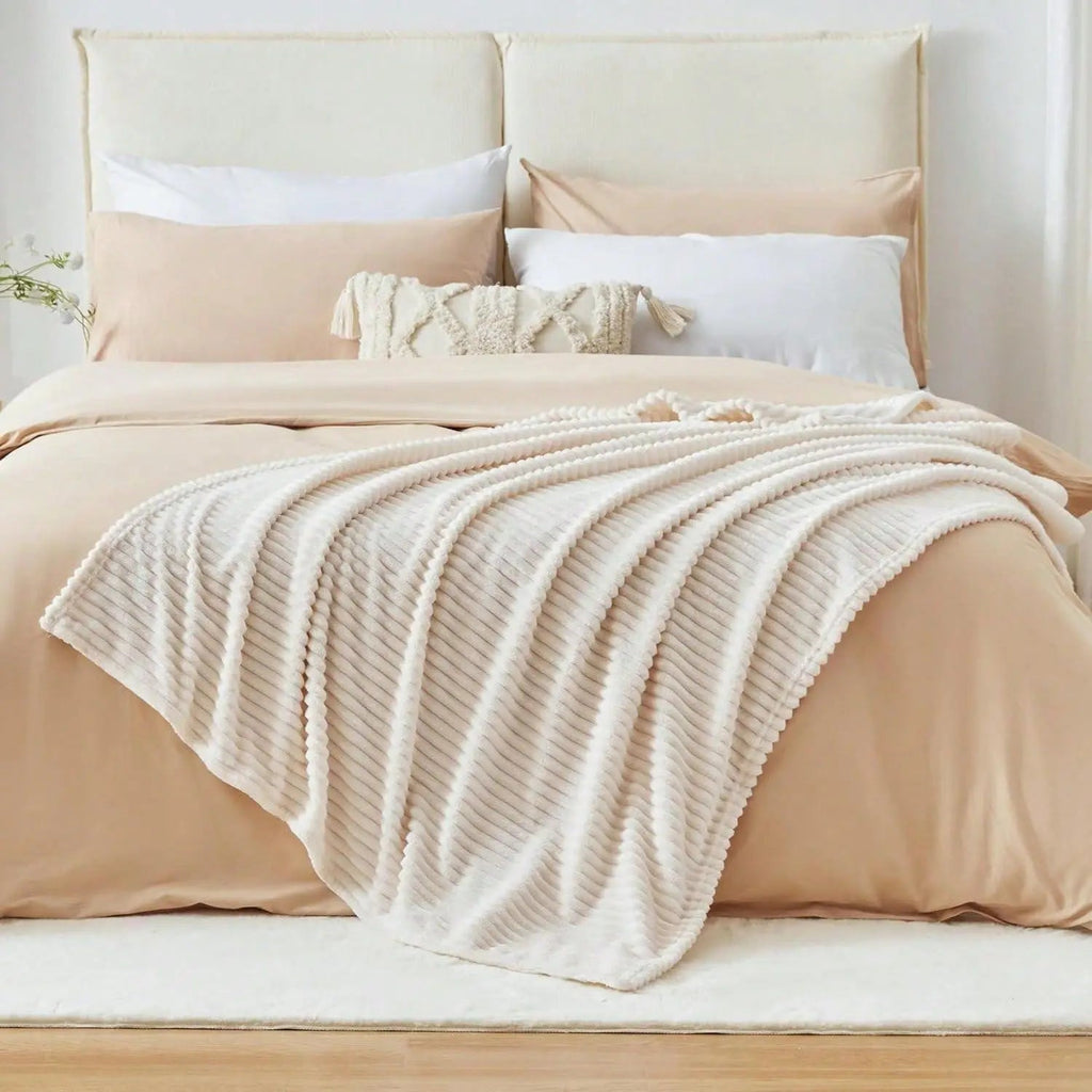 ROSEKIND Blankets 3 Size for Bed, 300GSM Soft & Warm Fleece Blanket, This stylish throw blanket for All Season - Firu Total Sales