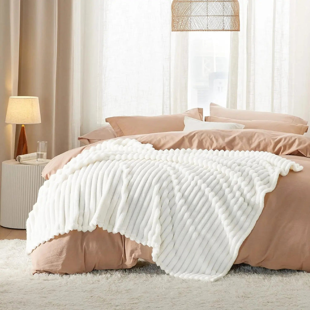 ROSEKIND Blankets 3 Size for Bed, 300GSM Soft & Warm Fleece Blanket, This stylish throw blanket for All Season - Firu Total Sales